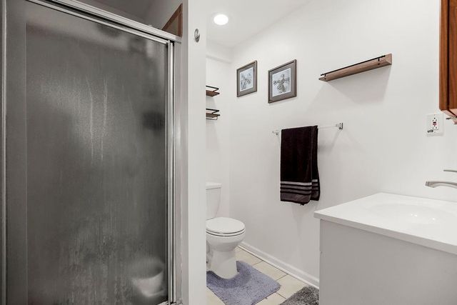 1821 SE Kenwood Drive, Blue Springs, MO 64014