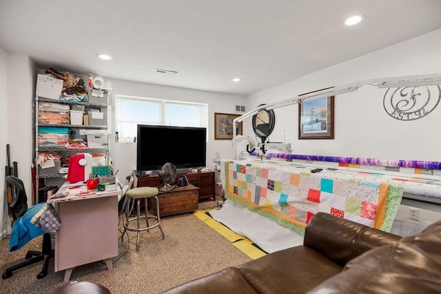 1821 SE Kenwood Drive, Blue Springs, MO 64014
