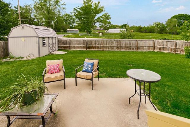 1821 SE Kenwood Drive, Blue Springs, MO 64014