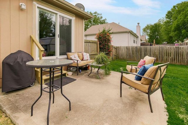 1821 SE Kenwood Drive, Blue Springs, MO 64014