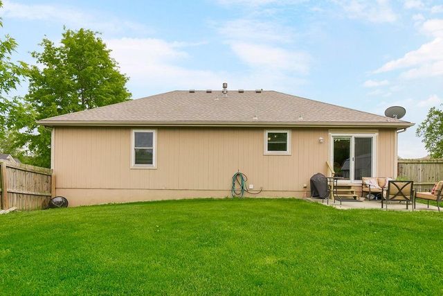 1821 SE Kenwood Drive, Blue Springs, MO 64014