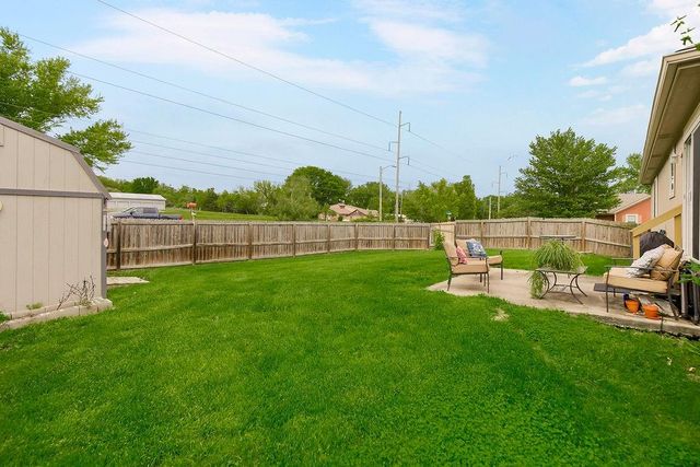 1821 SE Kenwood Drive, Blue Springs, MO 64014