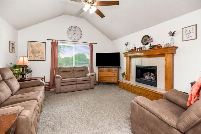 1821 SE Kenwood Drive, Blue Springs, MO 64014
