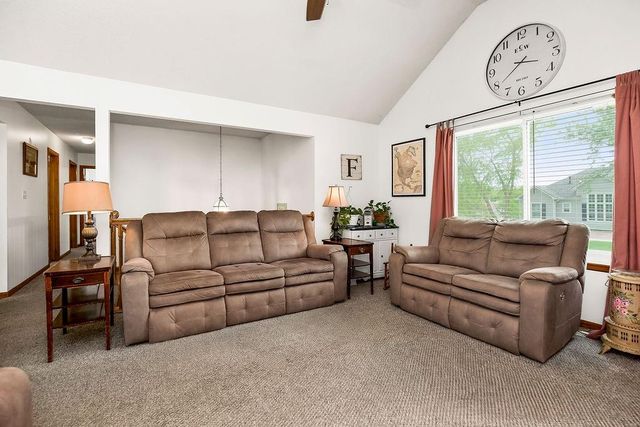 1821 SE Kenwood Drive, Blue Springs, MO 64014