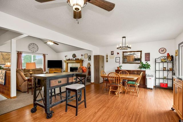 1821 SE Kenwood Drive, Blue Springs, MO 64014