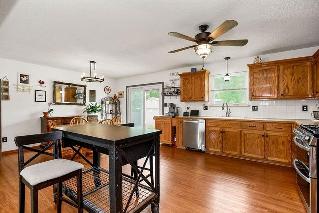 1821 SE Kenwood Drive, Blue Springs, MO 64014