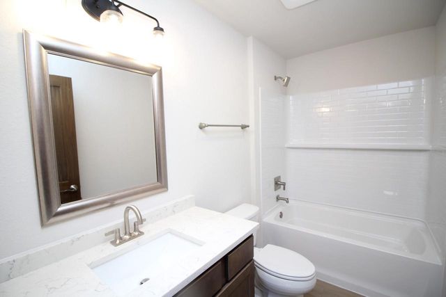 420 Parker DRIVE, Genoa City, WI 53128