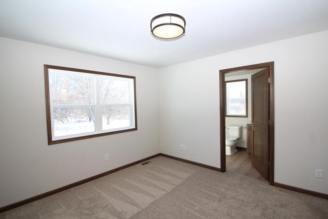 420 Parker DRIVE, Genoa City, WI 53128