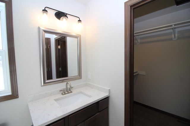 420 Parker DRIVE, Genoa City, WI 53128