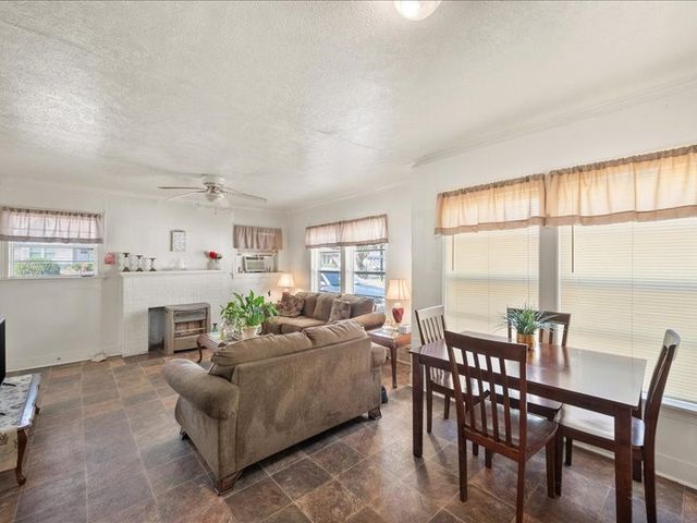 1215 N Confederate Avenue, Tyler, TX 75702