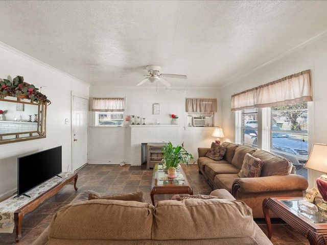 1215 N Confederate Avenue, Tyler, TX 75702