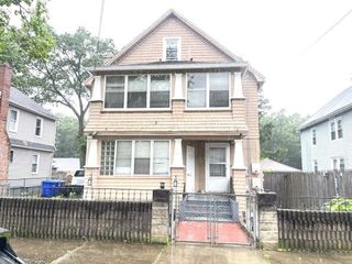 98-100 Fenwick St, Springfield, MA 01109