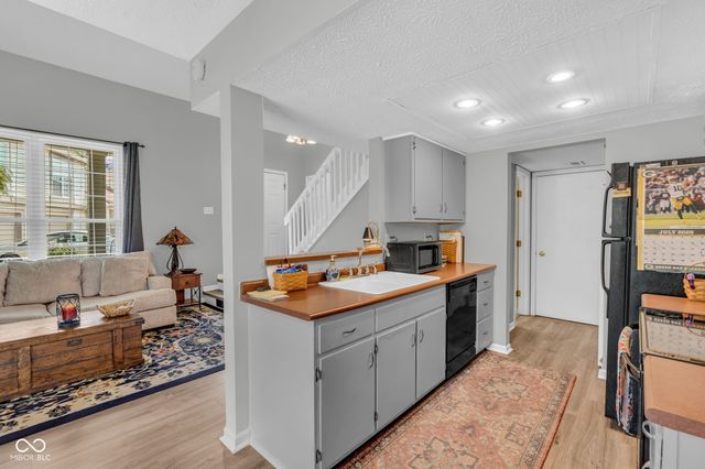 7907 Hunters Path, Indianapolis, IN 46214