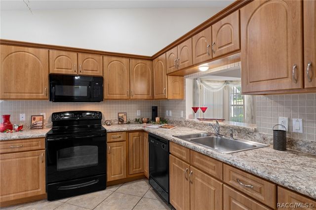 1581 N Endicott Point, Crystal River, FL 34429