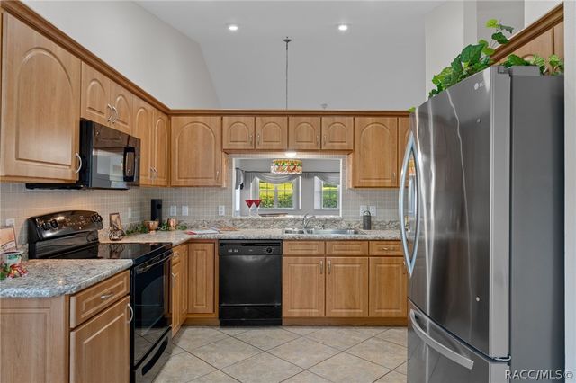 1581 N Endicott Point, Crystal River, FL 34429