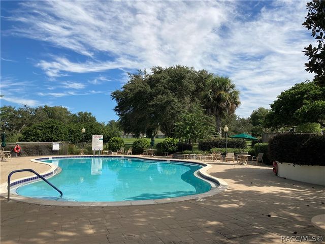 1581 N Endicott Point, Crystal River, FL 34429