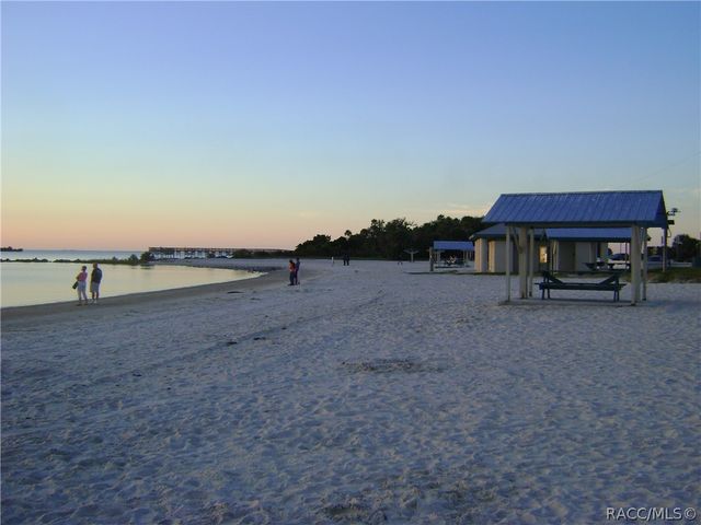 1581 N Endicott Point, Crystal River, FL 34429