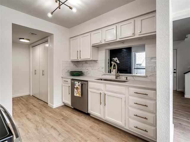 11403 Springhollow Road 201, Oklahoma City, OK 73120