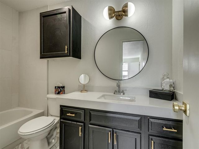 11403 Springhollow Road 201, Oklahoma City, OK 73120