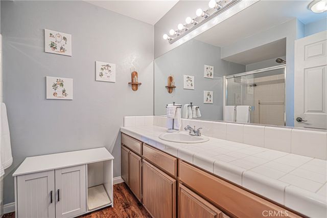 625 Meadow Grove Ct, Bakersfield, CA 93308