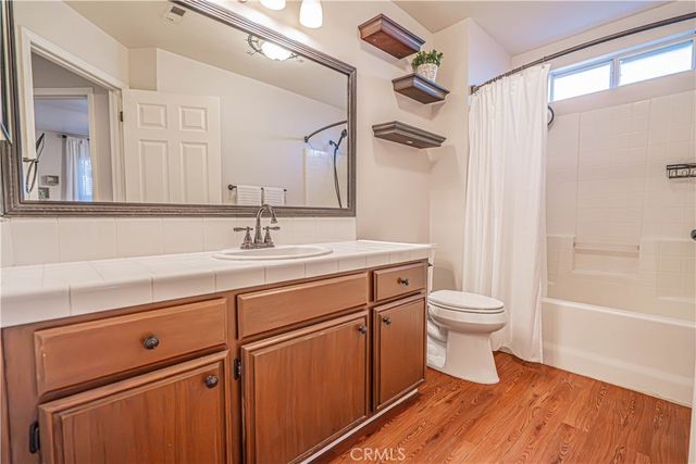 625 Meadow Grove Ct, Bakersfield, CA 93308