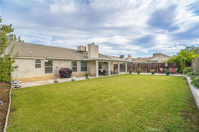625 Meadow Grove Ct, Bakersfield, CA 93308