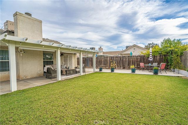 625 Meadow Grove Ct, Bakersfield, CA 93308