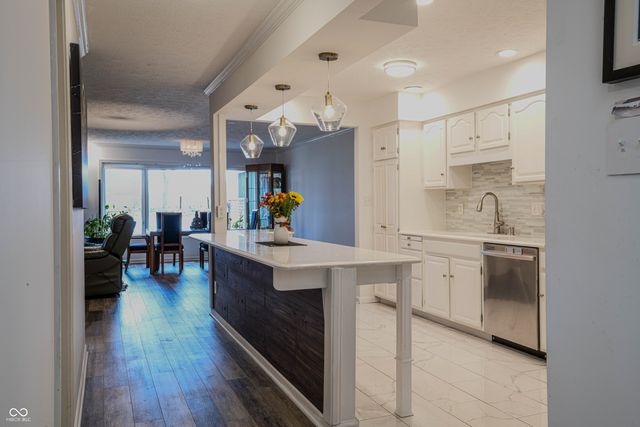 4982 Boardwalk Place, Indianapolis, IN 46220