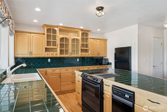 459 Octopus Avenue NE, Ocean Shores, WA 98569