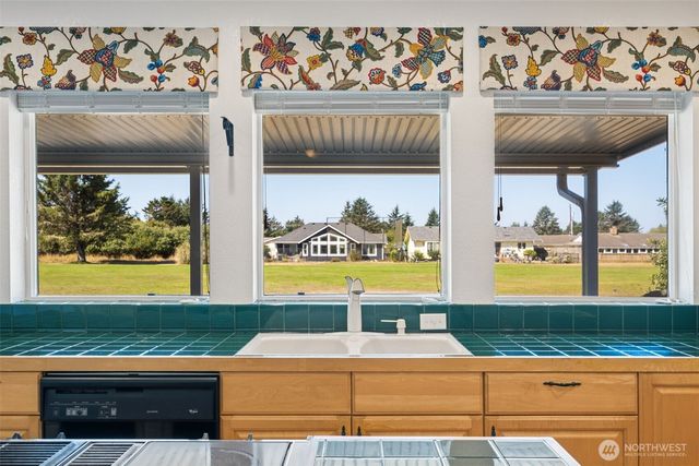 459 Octopus Avenue NE, Ocean Shores, WA 98569