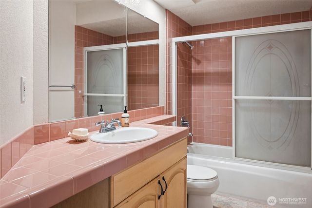 459 Octopus Avenue NE, Ocean Shores, WA 98569