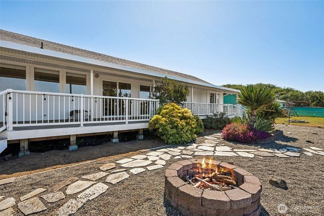 459 Octopus Avenue NE, Ocean Shores, WA 98569