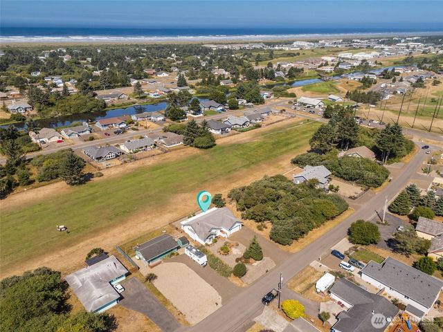 459 Octopus Avenue NE, Ocean Shores, WA 98569
