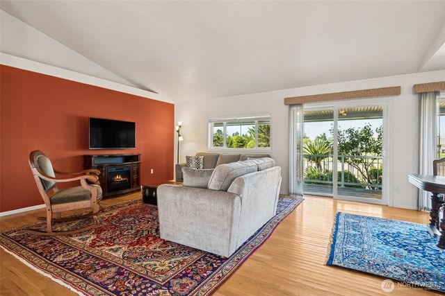 459 Octopus Avenue NE, Ocean Shores, WA 98569