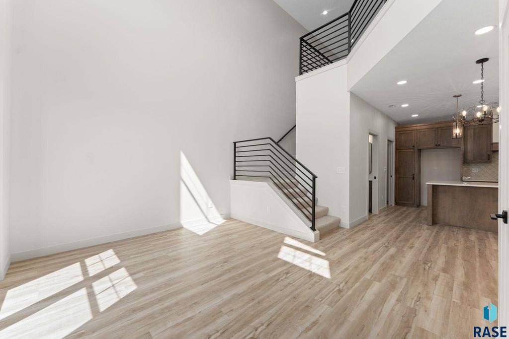 8621 W Shoreline Pl Place, Sioux Falls, SD 57107