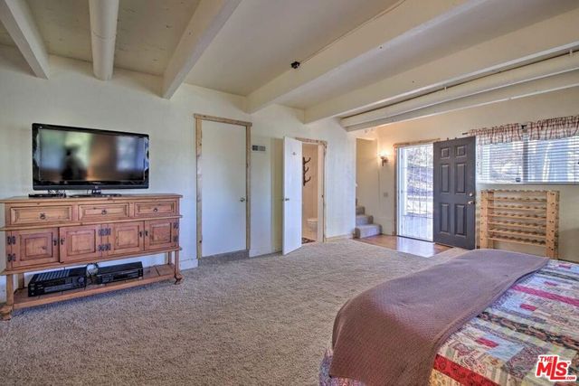 888 Grass Valley Road, Lake Arrowhead, CA 92352