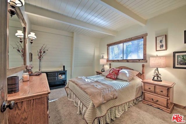 888 Grass Valley Road, Lake Arrowhead, CA 92352