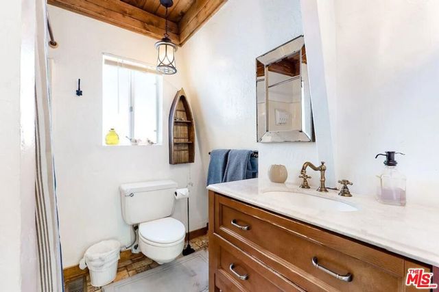 888 Grass Valley Road, Lake Arrowhead, CA 92352