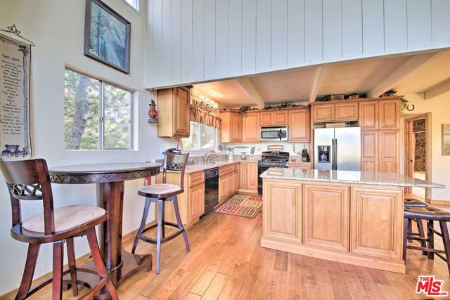 888 Grass Valley Road, Lake Arrowhead, CA 92352