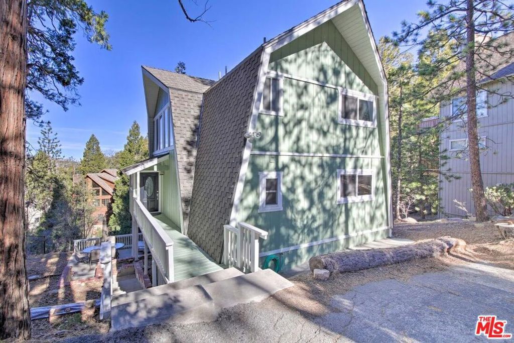 888 Grass Valley Road, Lake Arrowhead, CA 92352