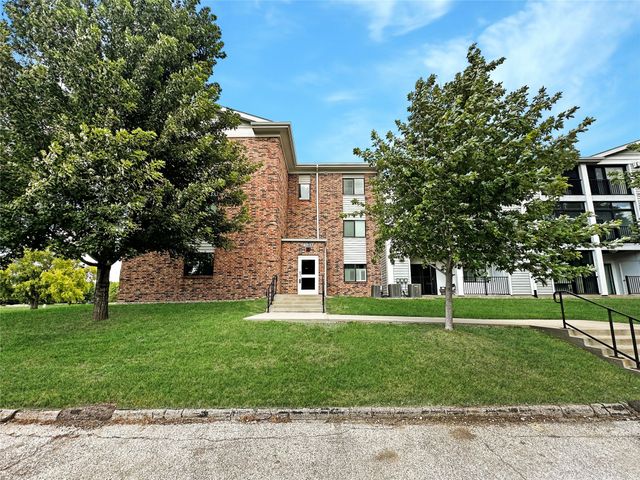 4837 86th Street 24, Urbandale, IA 50322