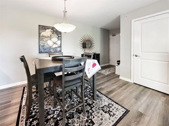 4837 86th Street 24, Urbandale, IA 50322