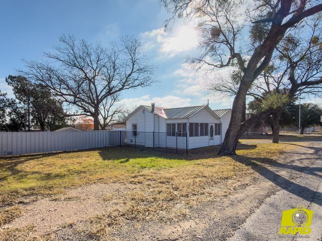 220 N Broadway Street, Mertzon, TX 76941