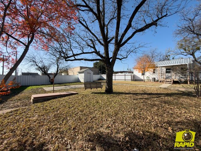 220 N Broadway Street, Mertzon, TX 76941