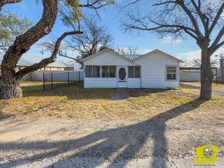 220 N Broadway Street, Mertzon, TX 76941