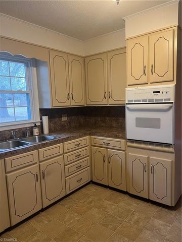 198 Green Knolls Drive, Eden, NC 27288