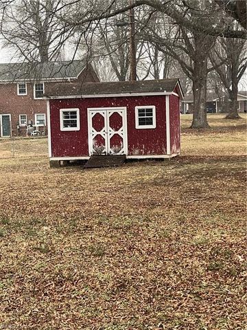 198 Green Knolls Drive, Eden, NC 27288