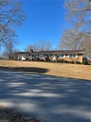 198 Green Knolls Drive, Eden, NC 27288