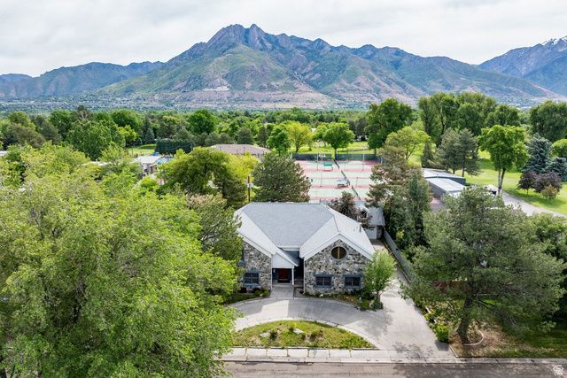 5529 S WOODCREST DR, Holladay, UT 84117