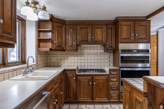 5529 S WOODCREST DR, Holladay, UT 84117